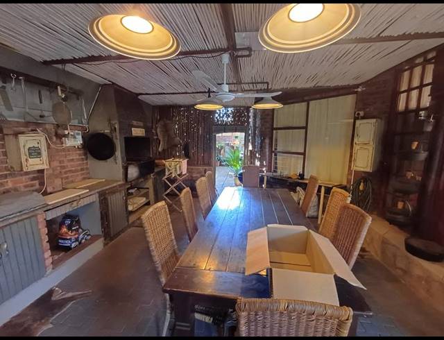 6 BEDROOM HOUSE FOR SALE IN FLORAUNA